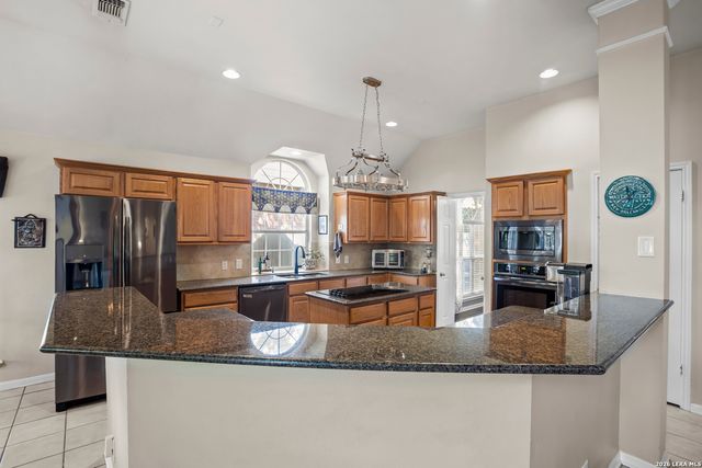 9 Grogans Mill, San Antonio, TX 78248