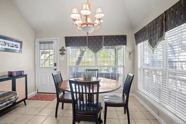 9 Grogans Mill, San Antonio, TX 78248