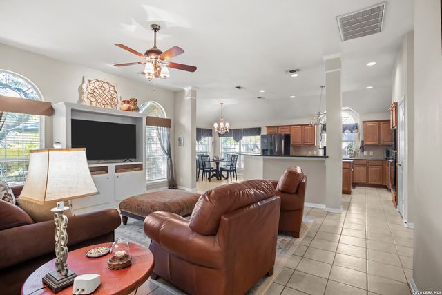 9 Grogans Mill, San Antonio, TX 78248