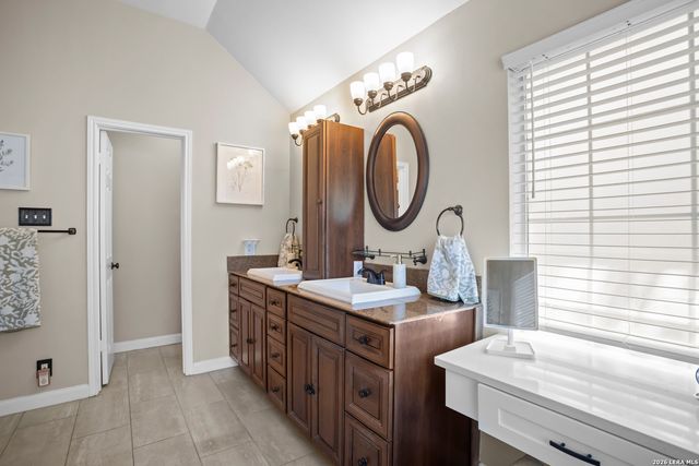 9 Grogans Mill, San Antonio, TX 78248