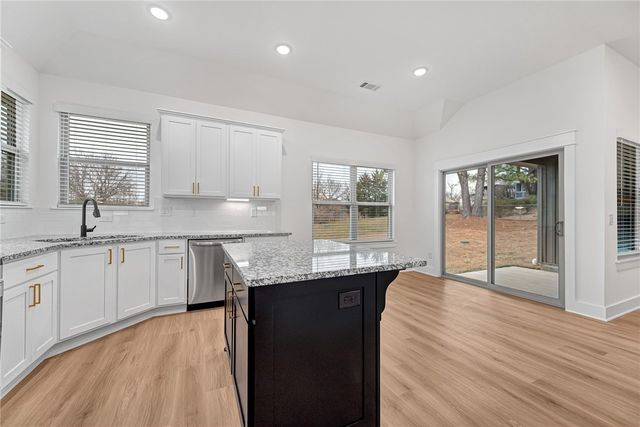 94 Sherlock Drive, Bella Vista, AR 72715