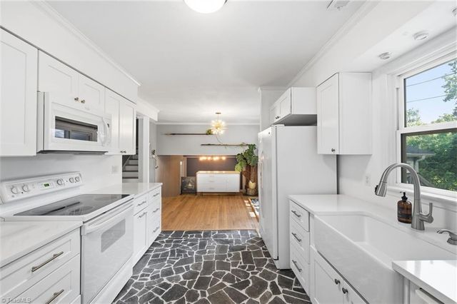 2712 London Lane, Winston-salem, NC 27103