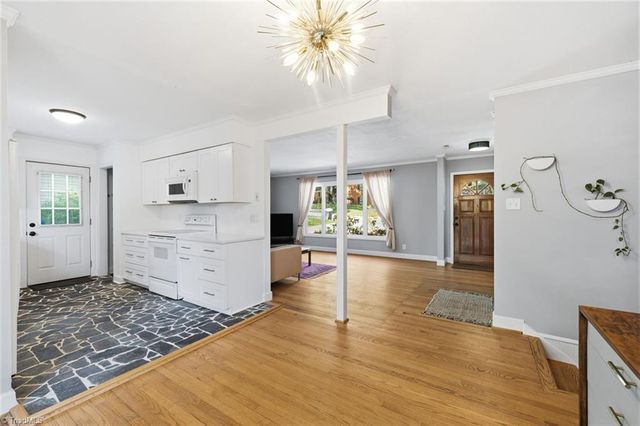 2712 London Lane, Winston-salem, NC 27103