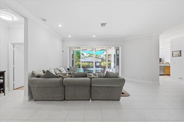 517 SE 7th Avenue, Deerfield Beach, FL 33441