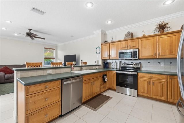 517 SE 7th Avenue, Deerfield Beach, FL 33441