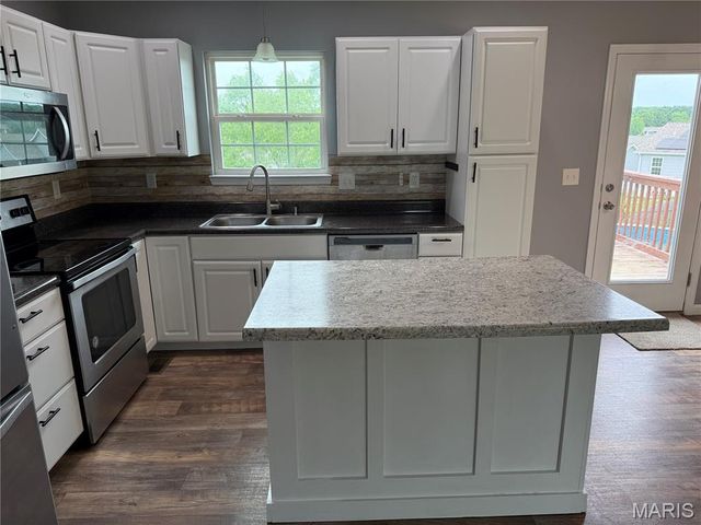 128 Linder Lane, Winfield, MO 63389