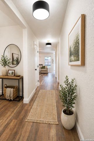 8007 Chisos Oak Dr, San Antonio, TX 78223