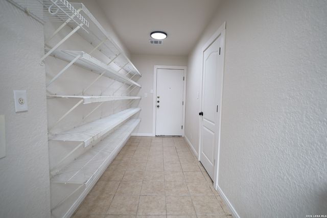 8007 Chisos Oak Dr, San Antonio, TX 78223