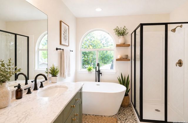 8007 Chisos Oak Dr, San Antonio, TX 78223