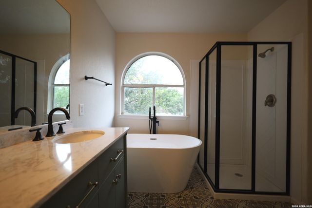 8007 Chisos Oak Dr, San Antonio, TX 78223