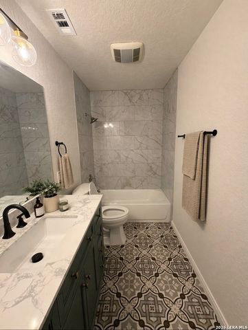 8007 Chisos Oak Dr, San Antonio, TX 78223