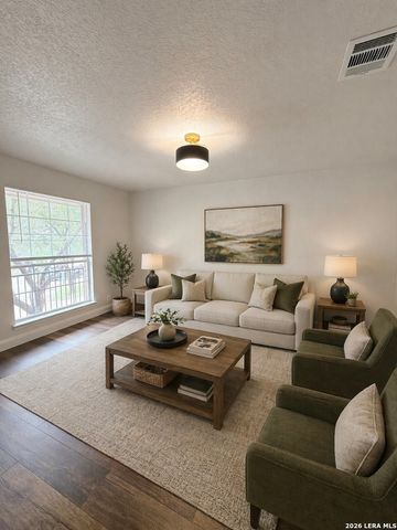 8007 Chisos Oak Dr, San Antonio, TX 78223