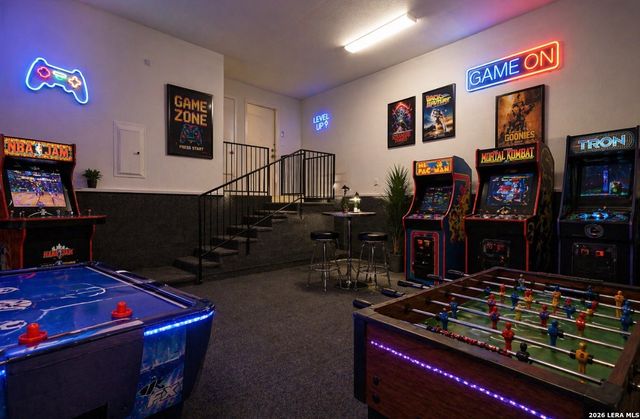 8007 Chisos Oak Dr, San Antonio, TX 78223