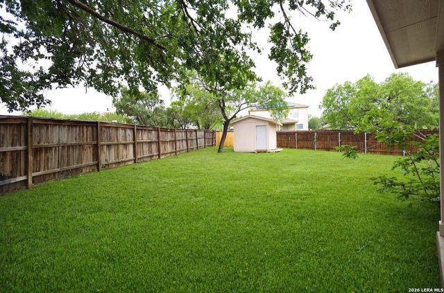 8007 Chisos Oak Dr, San Antonio, TX 78223