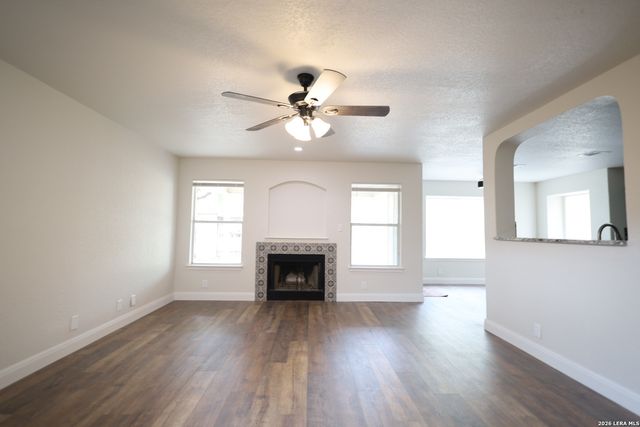 8007 Chisos Oak Dr, San Antonio, TX 78223