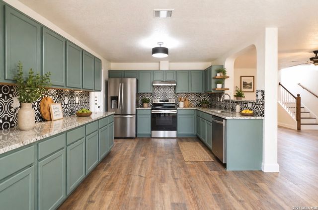 8007 Chisos Oak Dr, San Antonio, TX 78223