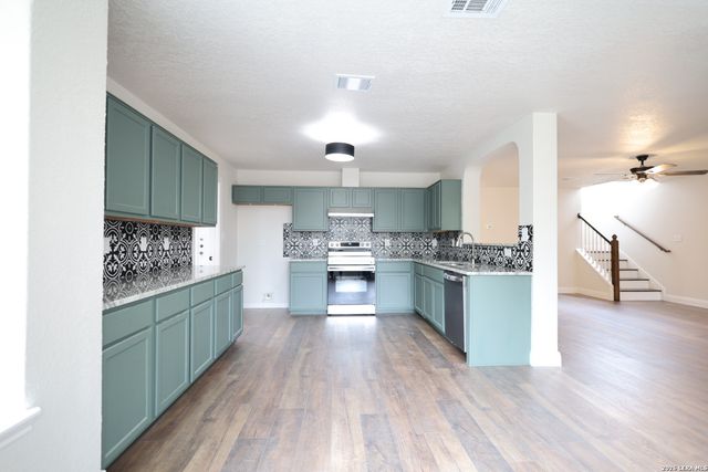 8007 Chisos Oak Dr, San Antonio, TX 78223