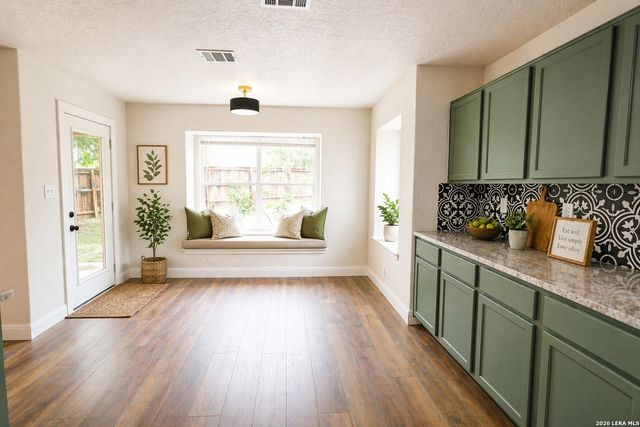 8007 Chisos Oak Dr, San Antonio, TX 78223