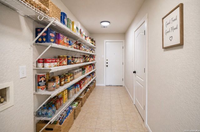 8007 Chisos Oak Dr, San Antonio, TX 78223