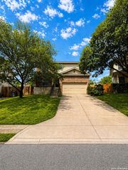 8007 Chisos Oak Dr, San Antonio, TX 78223