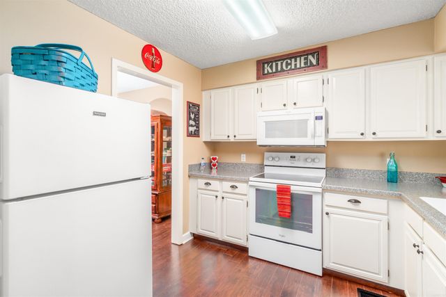 21 San Vincente Place, Hot Springs Village, AR 71909