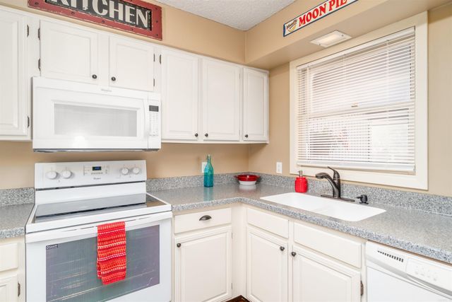 21 San Vincente Place, Hot Springs Village, AR 71909