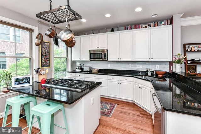 2505 S KENMORE CT, Arlington, VA 22206