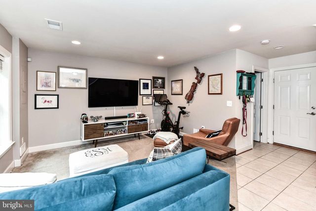 2505 S KENMORE CT, Arlington, VA 22206