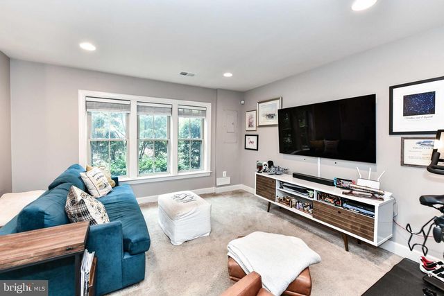 2505 S KENMORE CT, Arlington, VA 22206