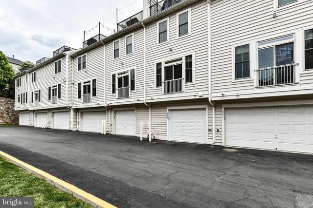 2505 S KENMORE CT, Arlington, VA 22206