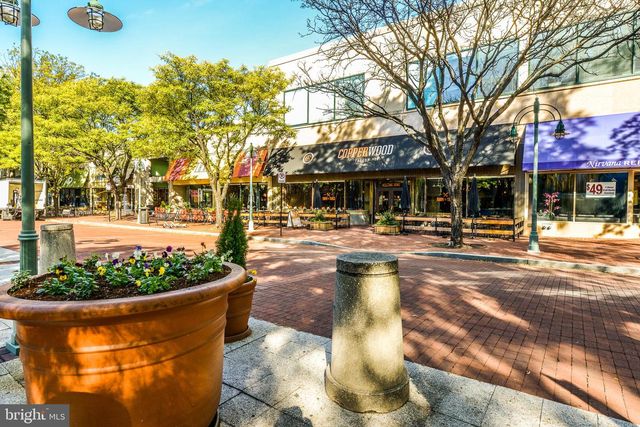 2505 S KENMORE CT, Arlington, VA 22206