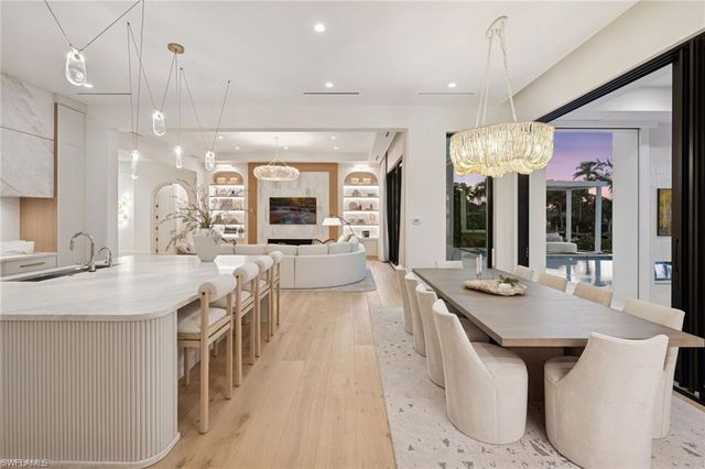 1990 7th ST S, Naples, FL 34102