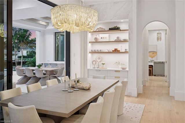 1990 7th ST S, Naples, FL 34102