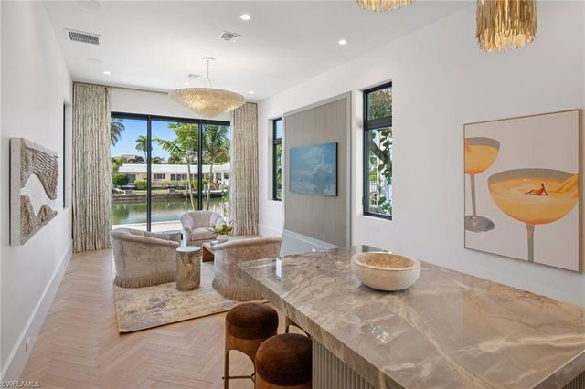 1990 7th ST S, Naples, FL 34102