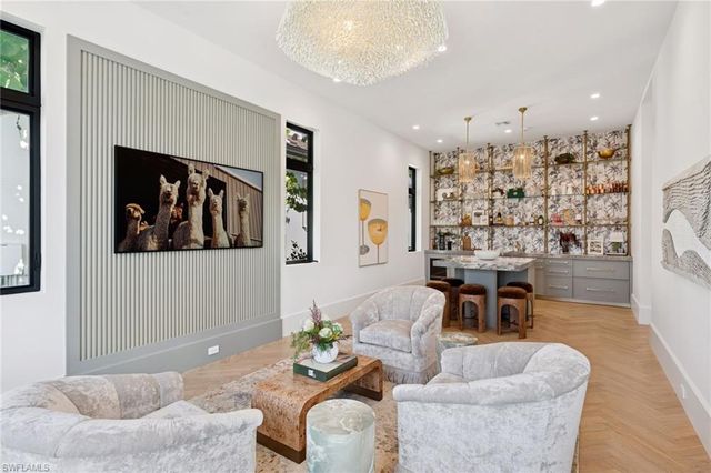 1990 7th ST S, Naples, FL 34102