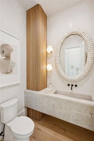 1990 7th ST S, Naples, FL 34102