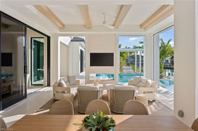 1990 7th ST S, Naples, FL 34102