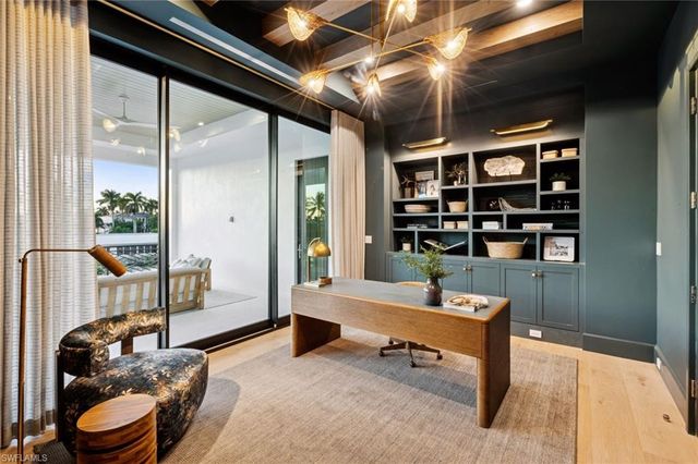 1990 7th ST S, Naples, FL 34102