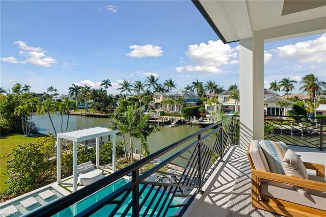 1990 7th ST S, Naples, FL 34102