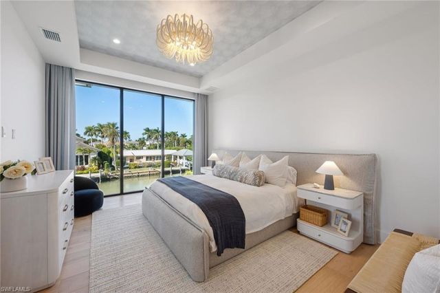 1990 7th ST S, Naples, FL 34102