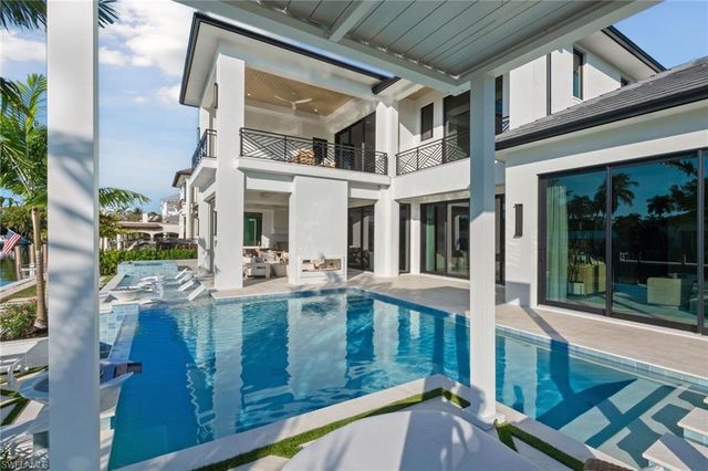 1990 7th ST S, Naples, FL 34102