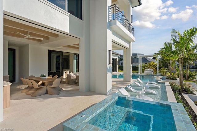 1990 7th ST S, Naples, FL 34102