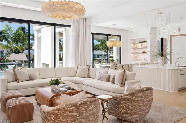 1990 7th ST S, Naples, FL 34102