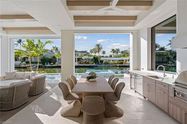 1990 7th ST S, Naples, FL 34102