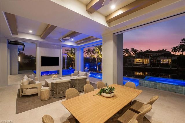 1990 7th ST S, Naples, FL 34102