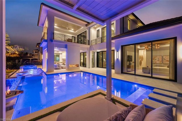 1990 7th ST S, Naples, FL 34102