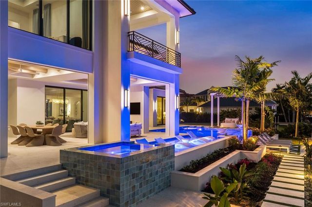 1990 7th ST S, Naples, FL 34102