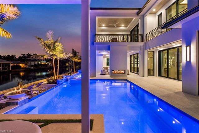 1990 7th ST S, Naples, FL 34102