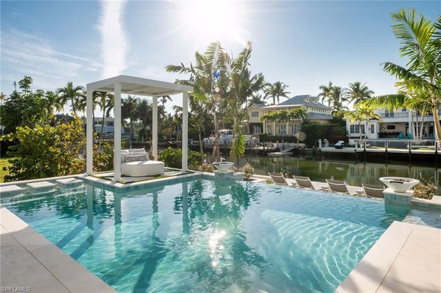 1990 7th ST S, Naples, FL 34102