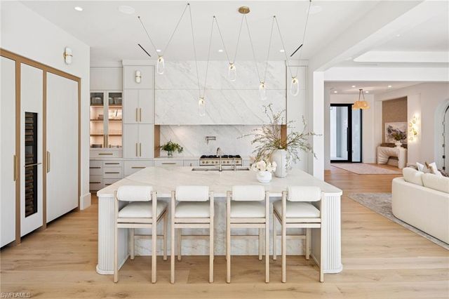 1990 7th ST S, Naples, FL 34102